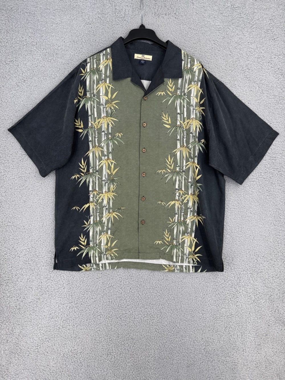 Tommy Bahama men’s XL short sleeve button up Camp shirt Olive & Black Bamboo